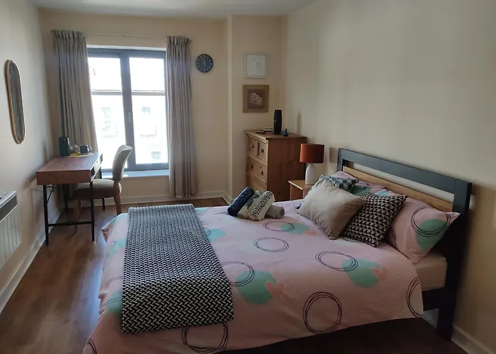 Swallows Nest - Spacious Bright Double Bedroom With Ensuite Bathroom